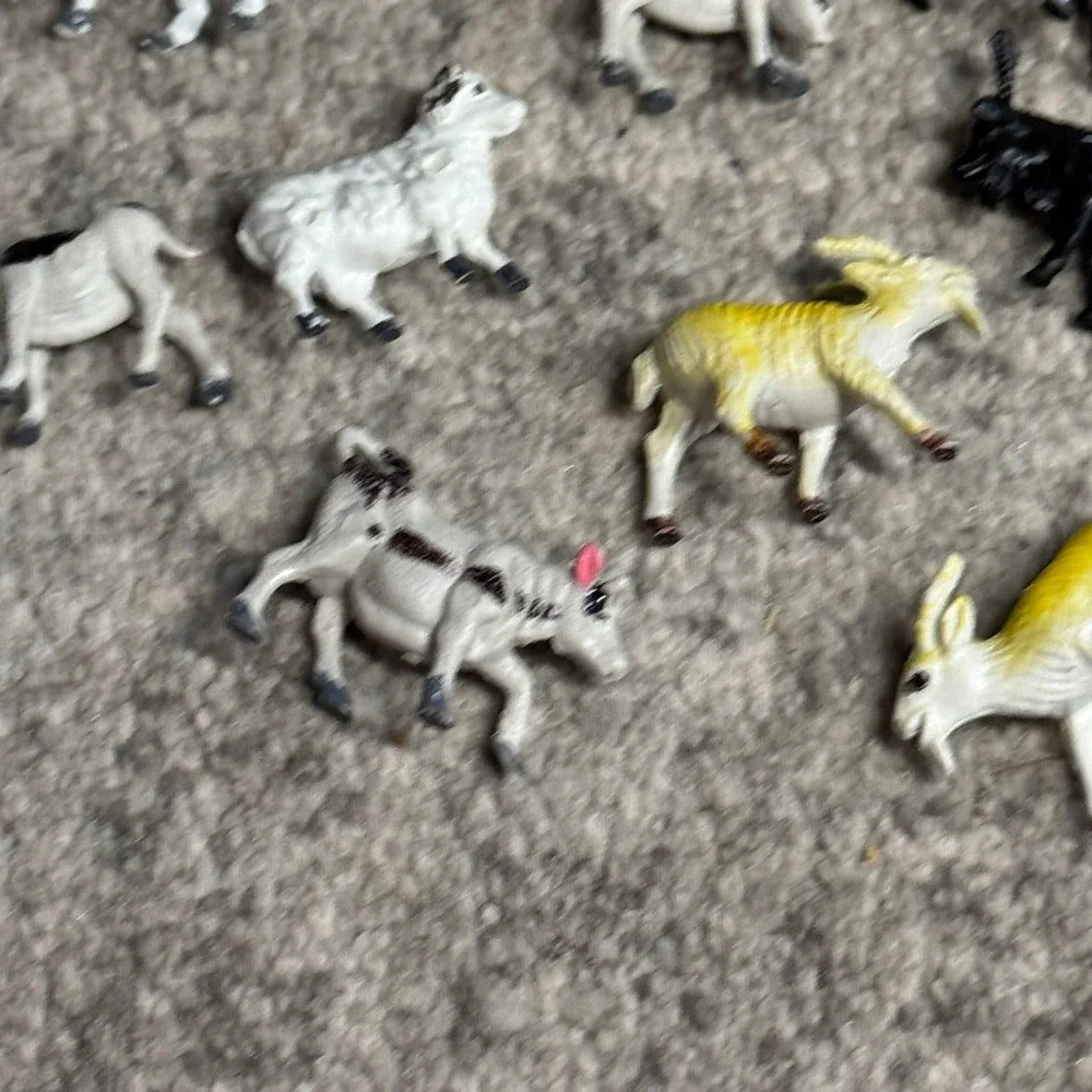 Vintage Pat Harris Farm Set Plastic Animals Figures Fencing Made‎ in Hong Kong